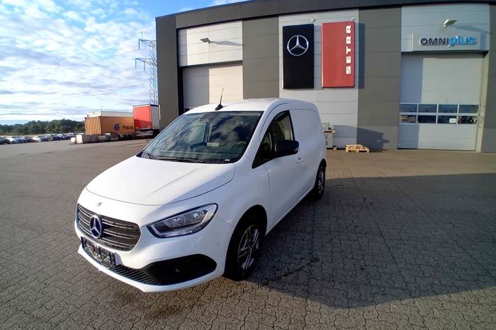 Hvid Mercedes Citan 110 fra 2024 set udefra