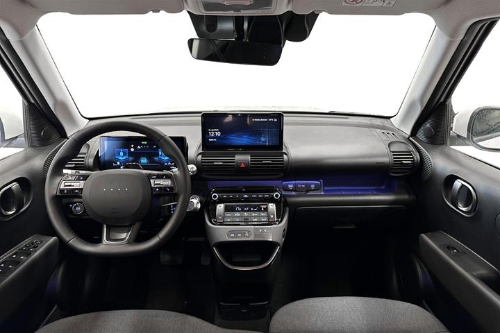 Hvid Hyundai Inster fra 2025 set indefra