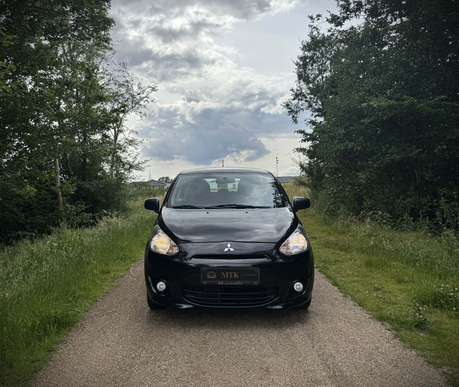 Sort Mitsubishi Space Star fra 2015