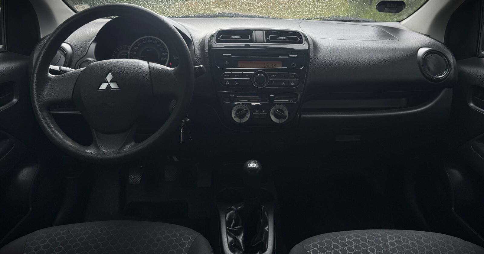 Sort Mitsubishi Space Star fra 2015