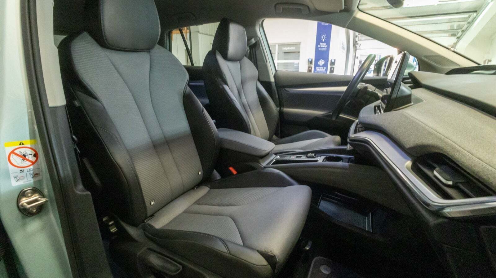 Turquoise Skoda Enyaq fra 2023