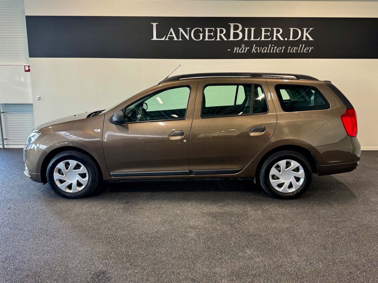 Beige Dacia Logan fra 2017