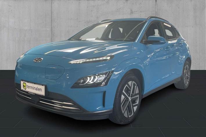 Blå Hyundai Kona fra 2022 set udefra