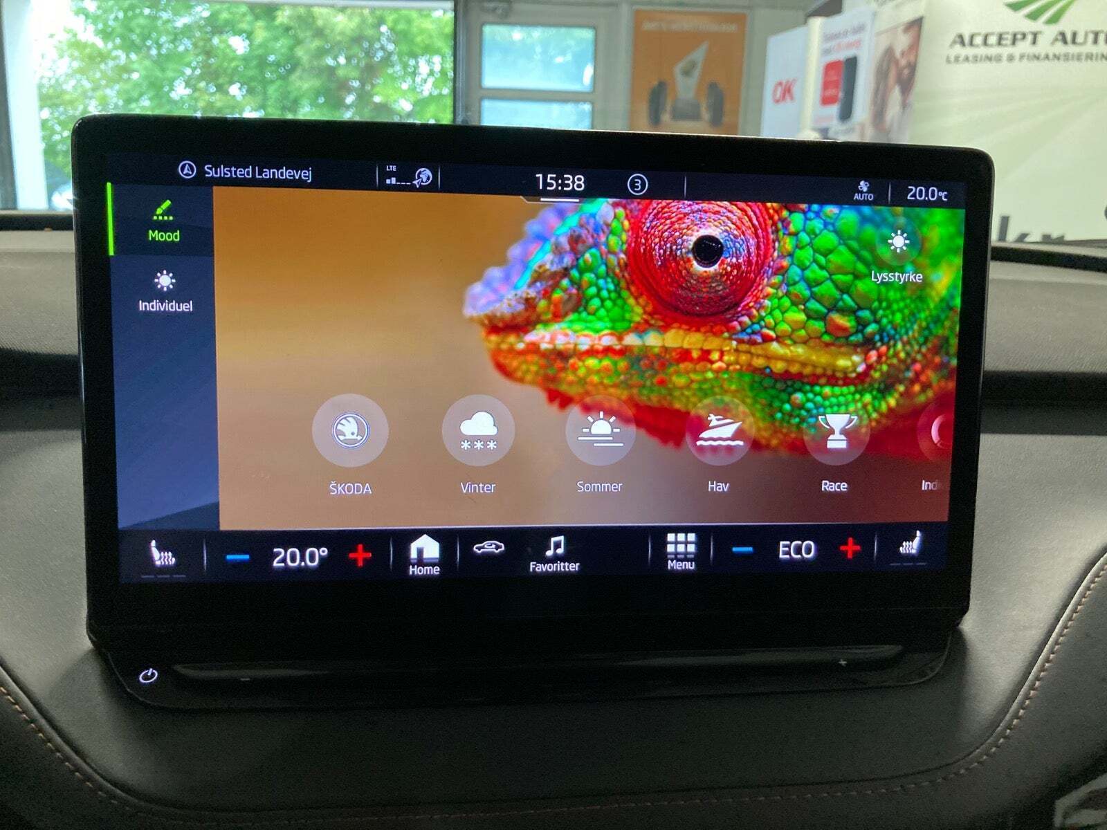 Hvid Skoda Enyaq fra 2022