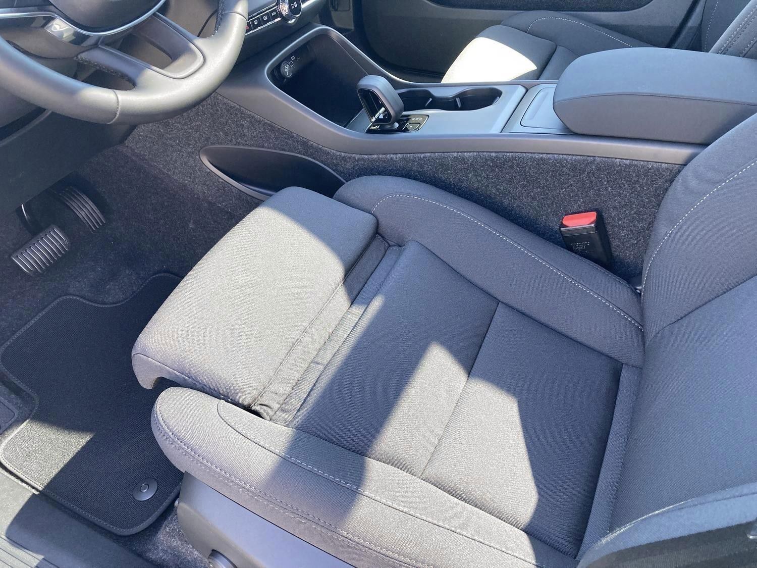 Hvid Volvo EX40 fra 2025