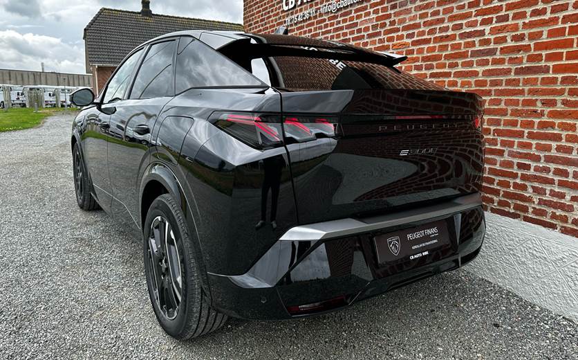 Peugeot e-3008