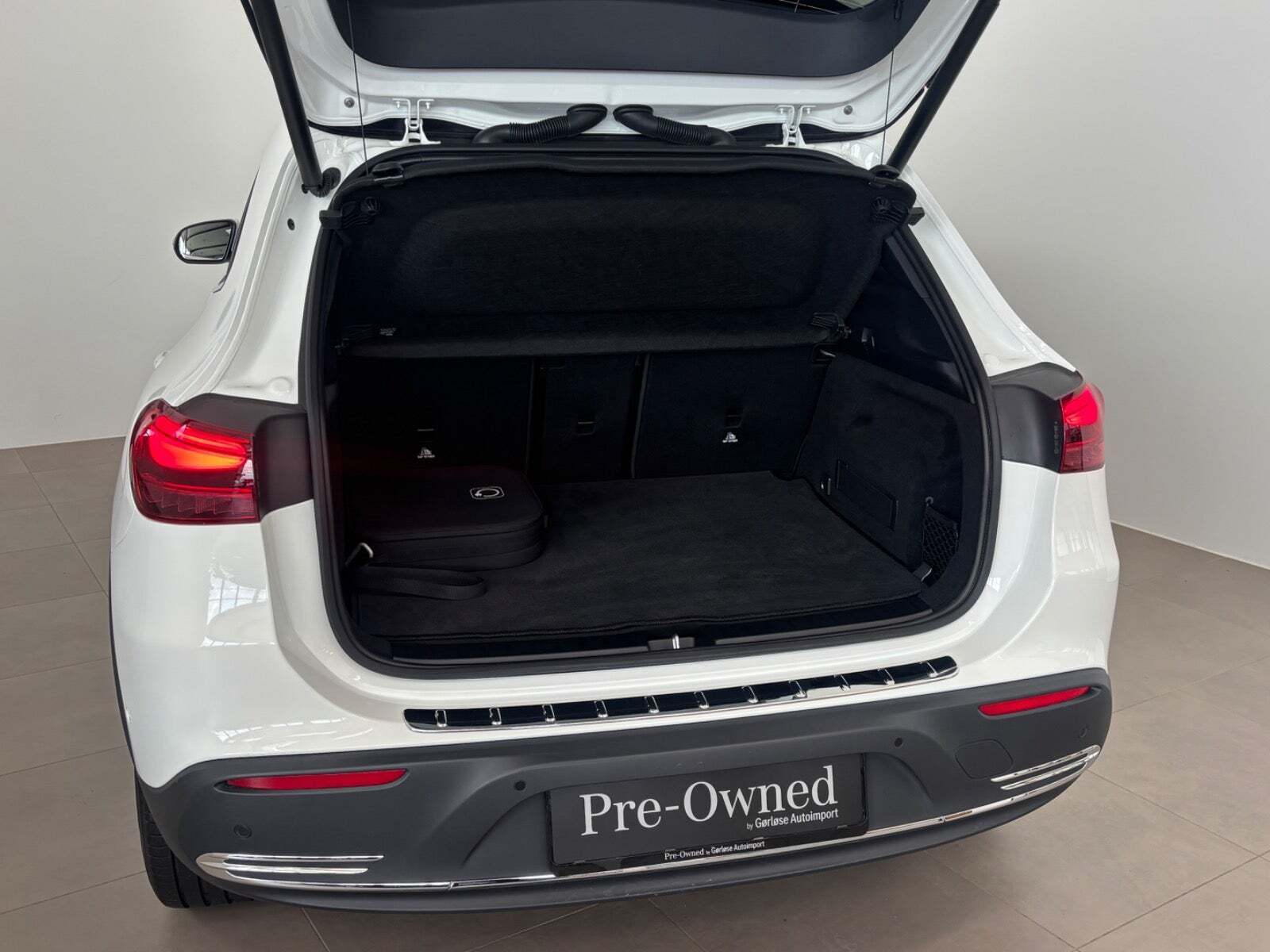 Hvid Mercedes EQA250 fra 2024