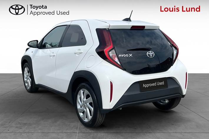 Hvid Toyota Aygo X fra 2023