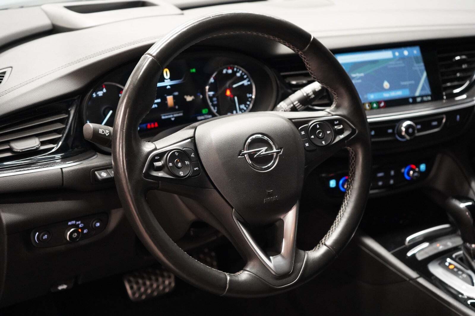 Sort Opel Insignia fra 2020