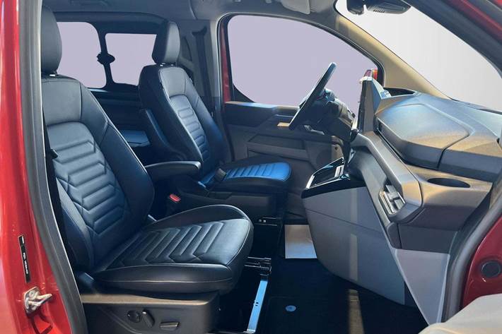 Beige Ford Tourneo Custom 340L fra 2024 set indefra