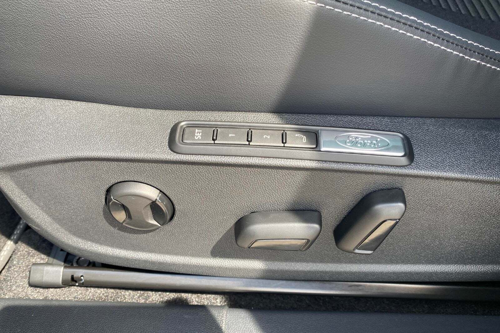 Grå Ford Capri fra 2025