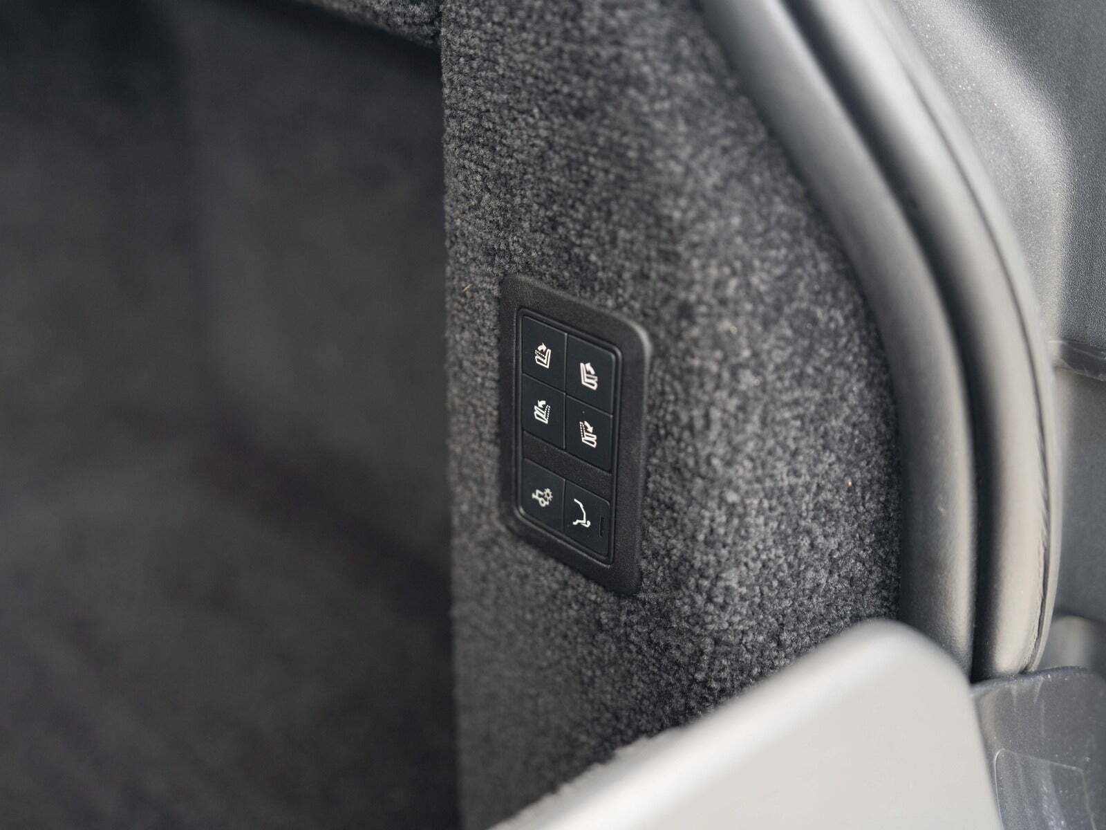 Grå Land Rover Range Rover fra 2017