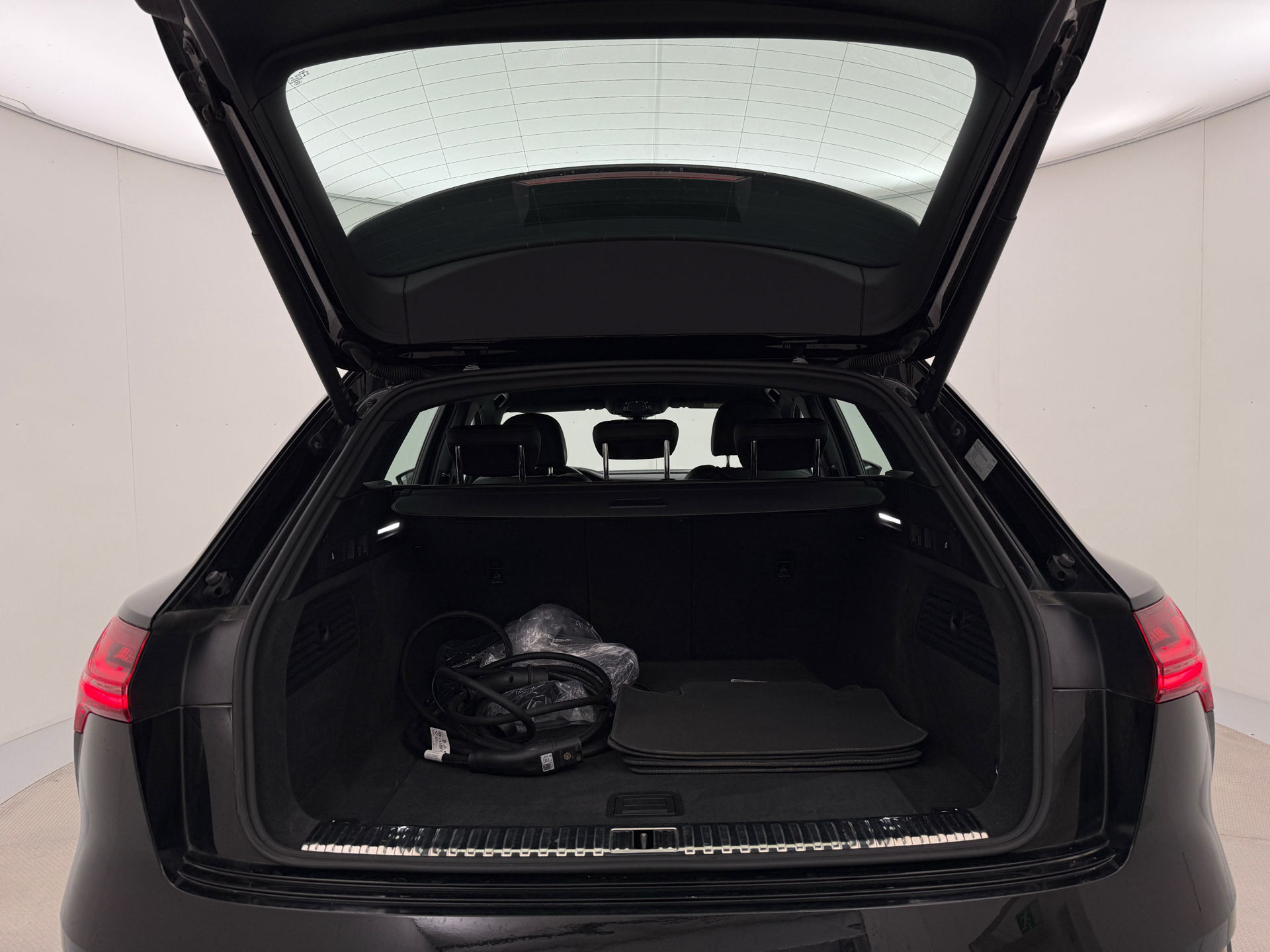 Sort Audi e-tron fra 2023