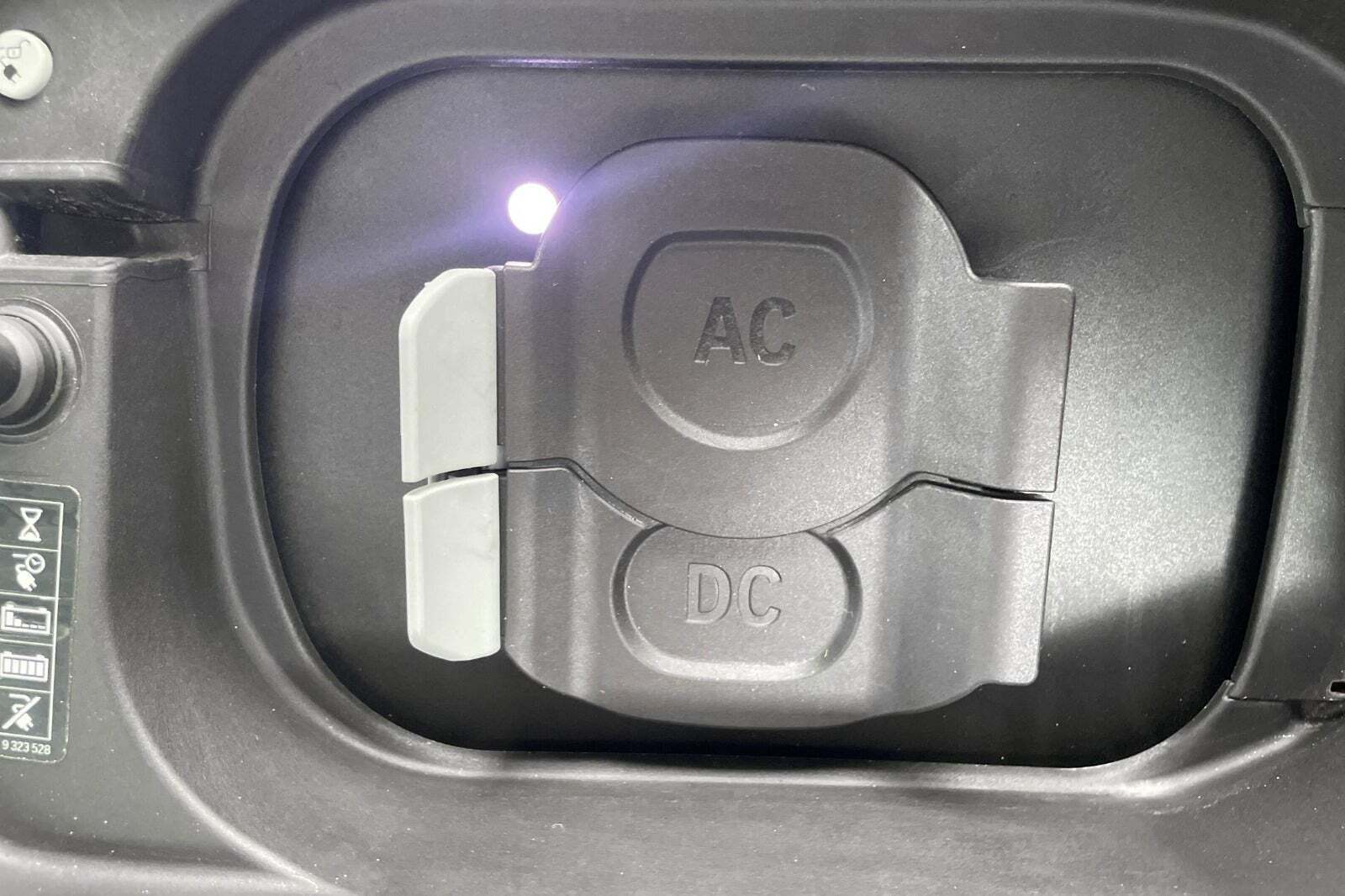 Grå BMW iX fra 2024