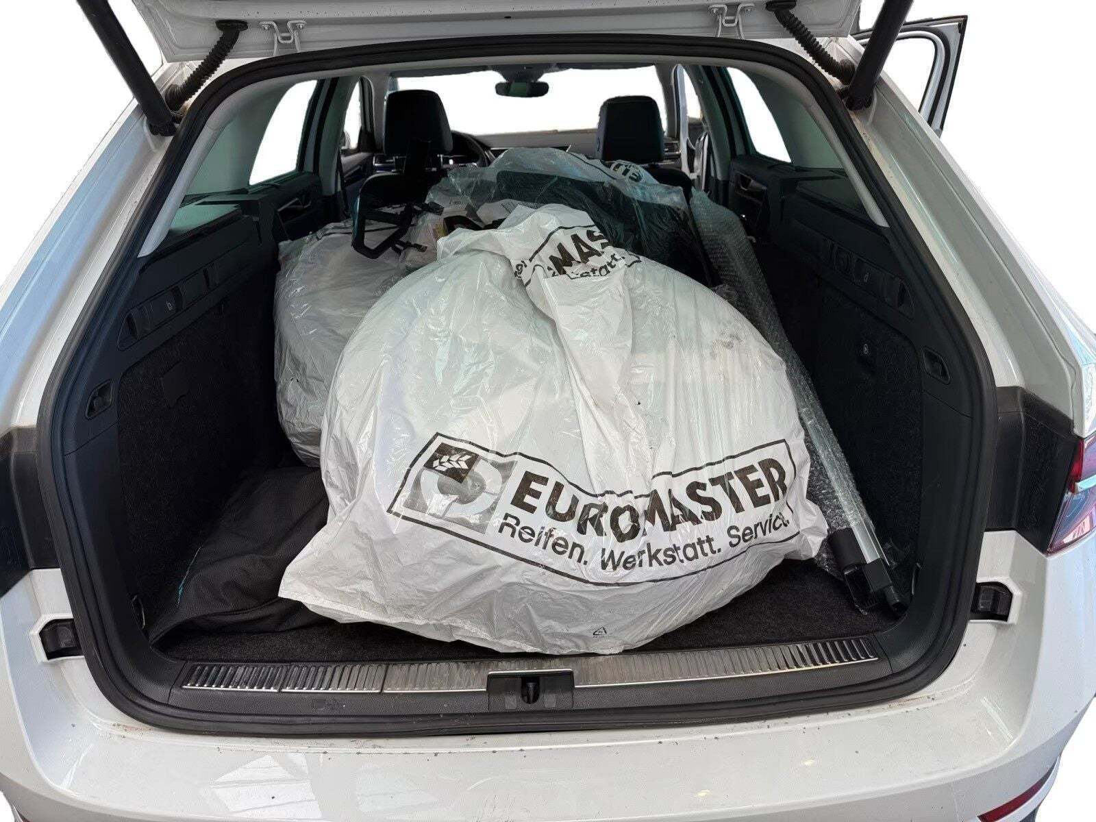 Hvid Skoda Superb fra 2020