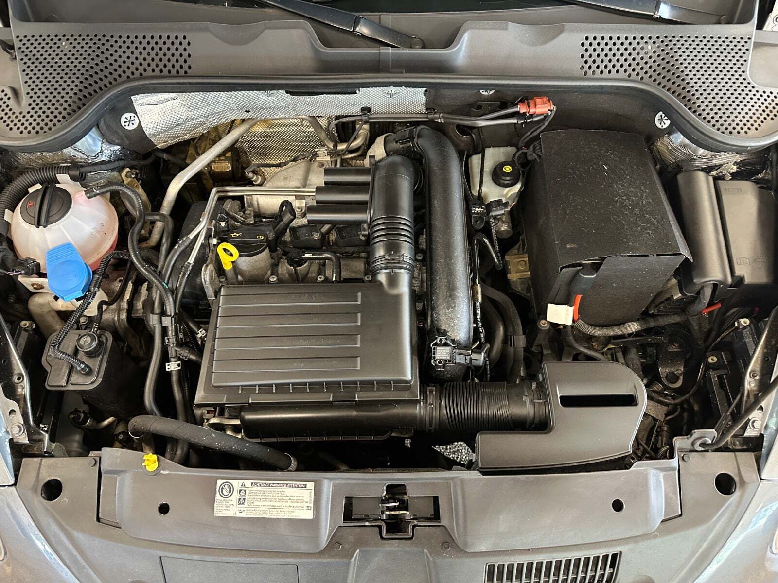 Grå VW The Beetle fra 2016 set udefra