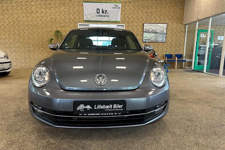 Grå VW The Beetle fra 2016 set udefra