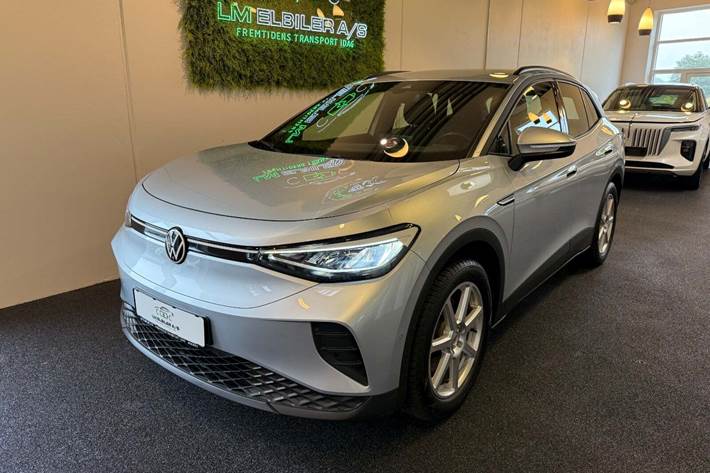 Sølv VW ID.4 fra 2023 set udefra