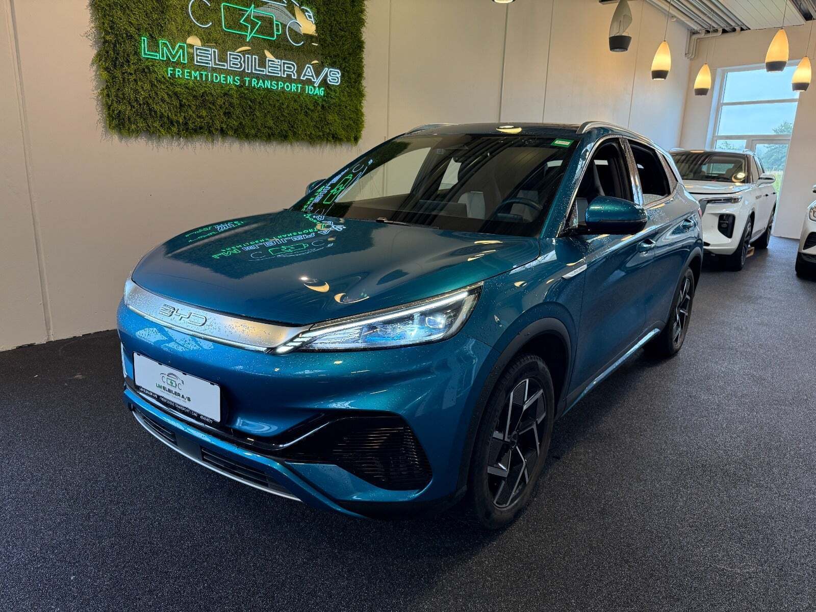 Blå BYD Atto 3 fra 2023 set udefra