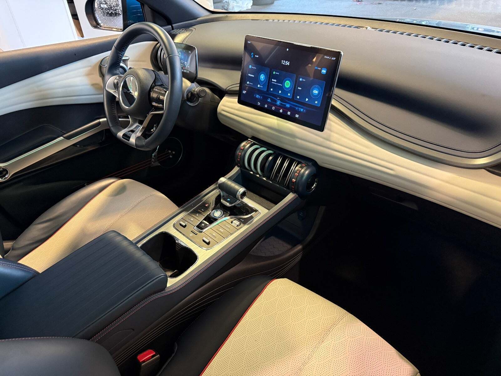 Blå BYD Atto 3 fra 2023