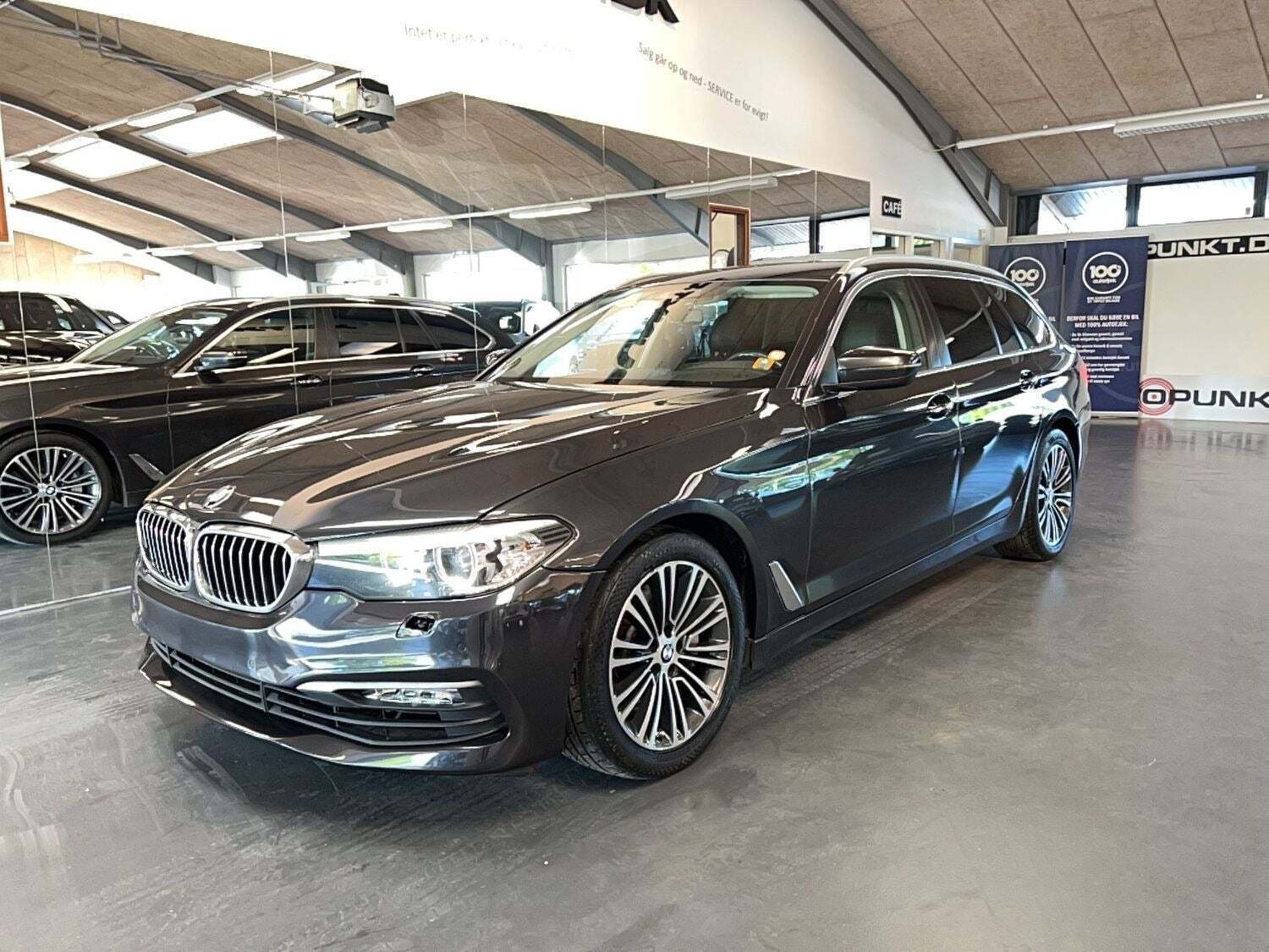 Grå BMW 530d fra 2018
