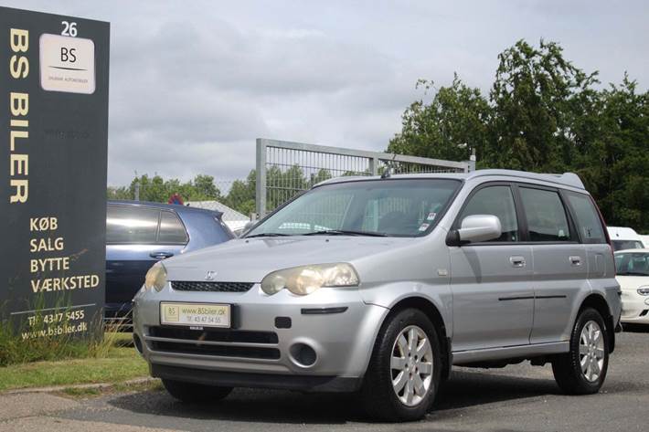 Sølv Honda HR-V fra 2004 set udefra