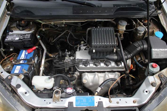 Sølv Honda HR-V fra 2004