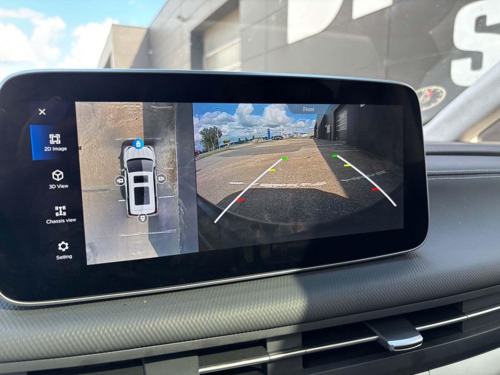 Sort Maxus Mifa 9 fra 2025