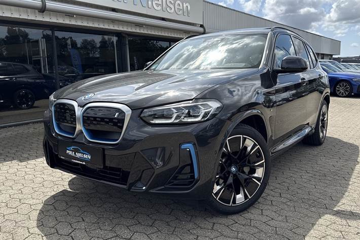 Grå BMW iX3 fra 2023
