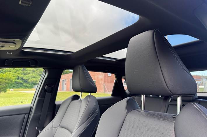 Grå Toyota BZ4X fra 2024