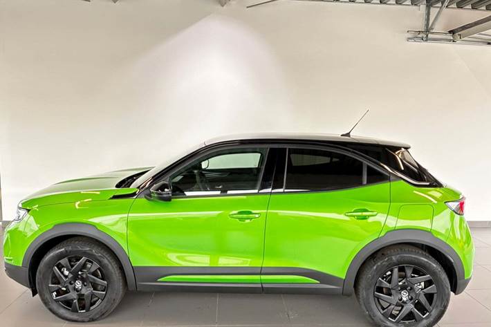 Grøn Opel Mokka-e fra 2023