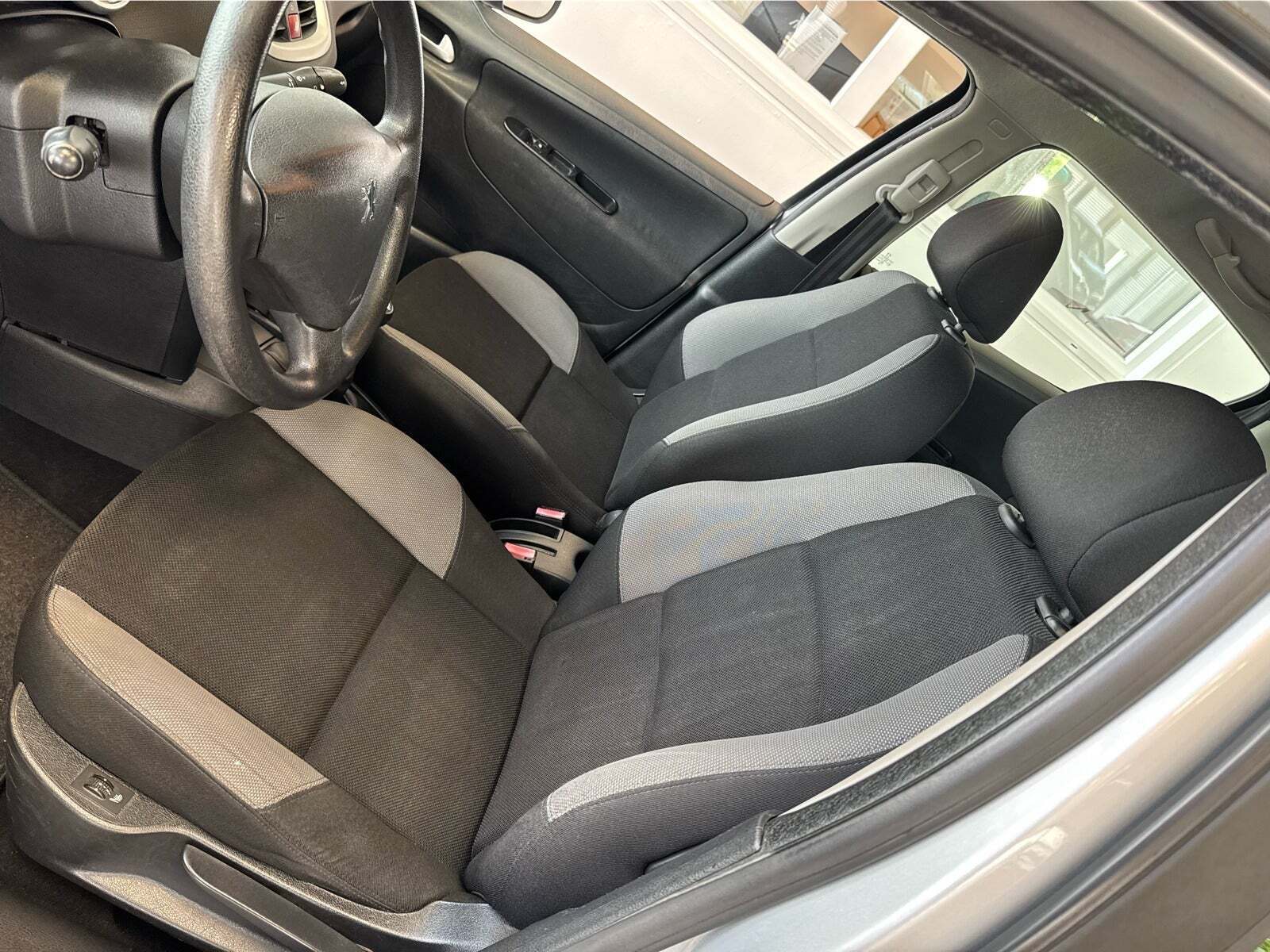 Sølv Peugeot 207 fra 2009