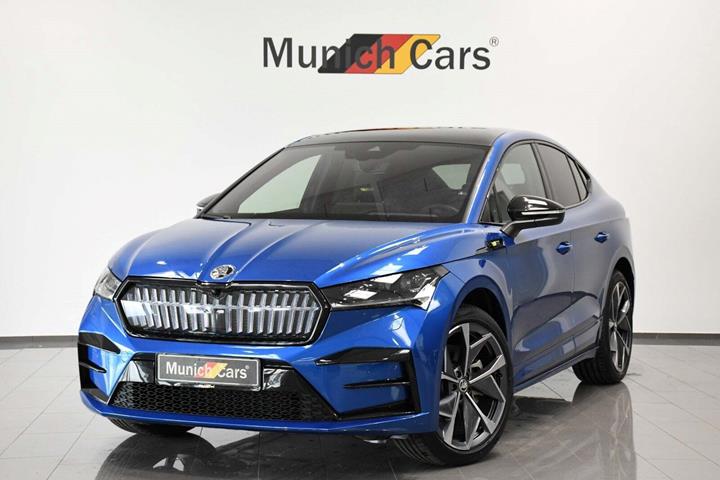 Blå Skoda Enyaq fra 2023 set udefra