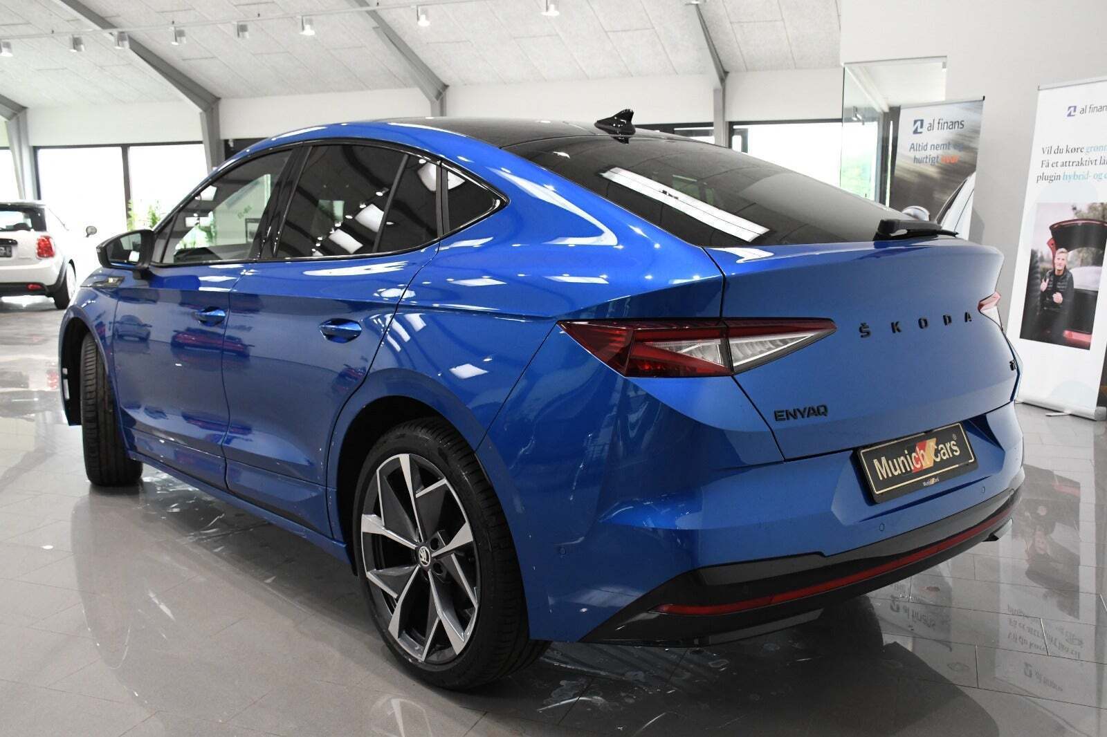 Blå Skoda Enyaq fra 2023
