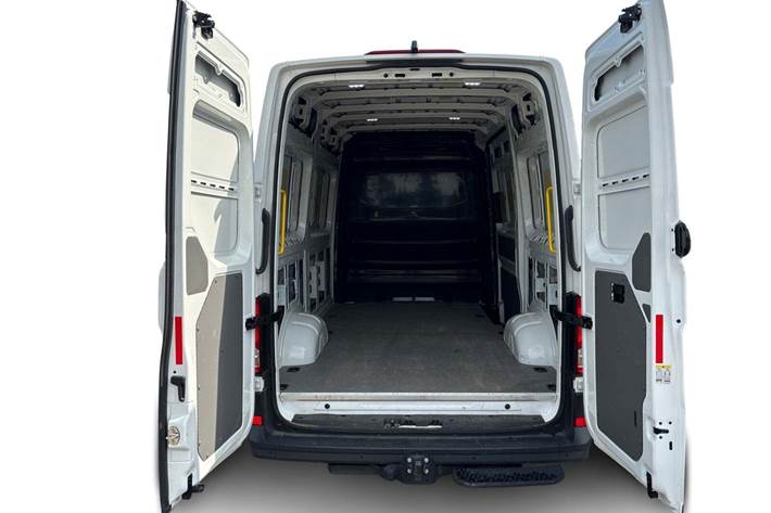 Hvid VW Crafter 35 fra 2024