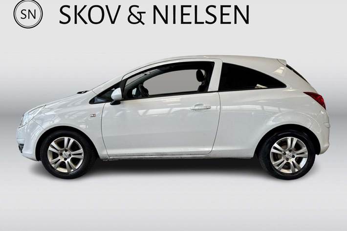 Hvid Opel Corsa fra 2010
