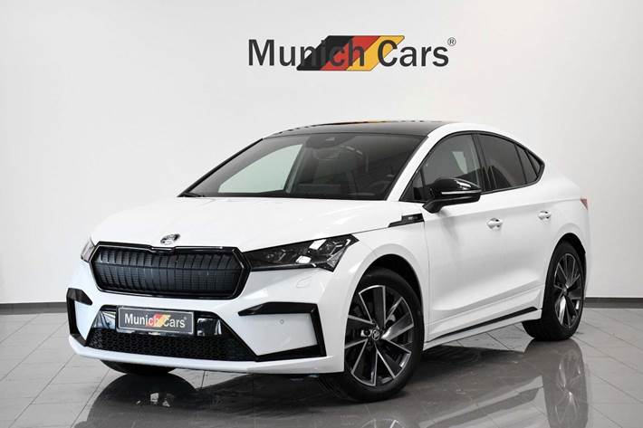 Hvid Skoda Enyaq fra 2024 set udefra