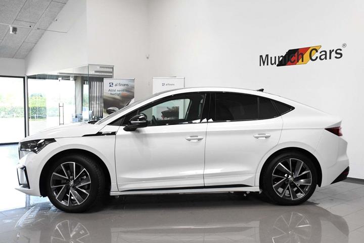 Hvid Skoda Enyaq fra 2024