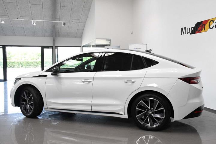 Hvid Skoda Enyaq fra 2024