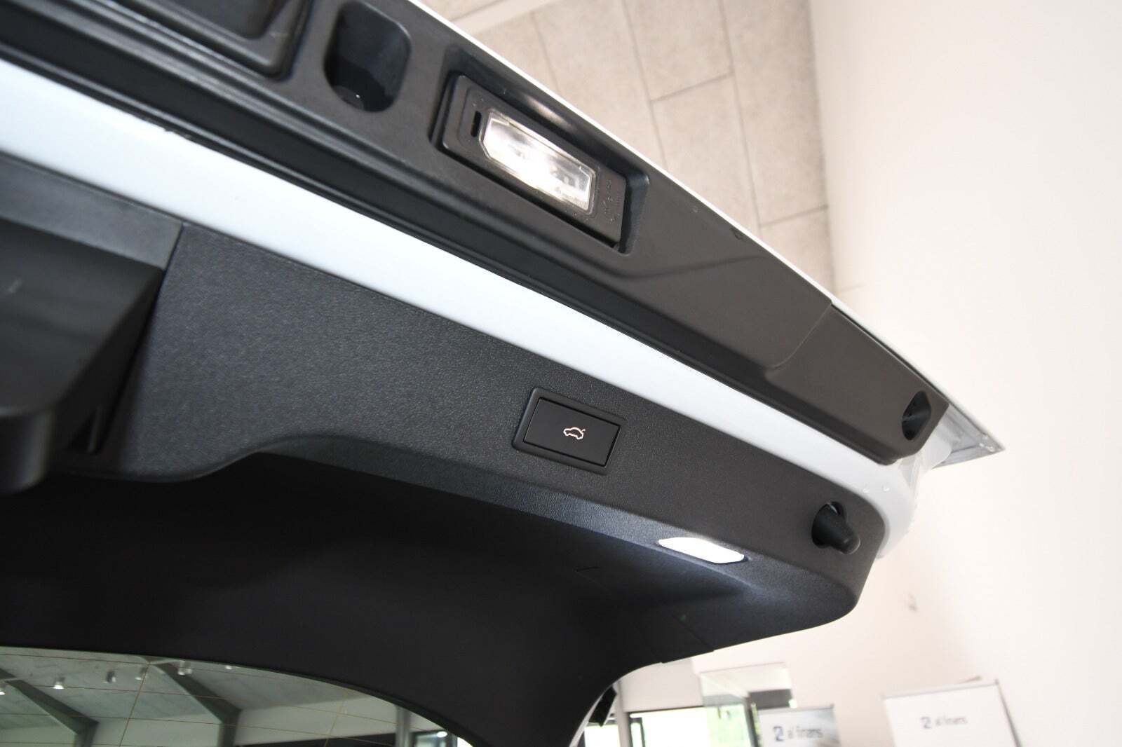 Hvid Skoda Enyaq fra 2024