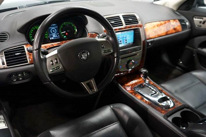 Sort Jaguar XKR fra 2008