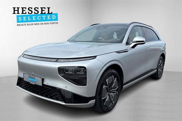 Sølv Xpeng G9 fra 2023 set udefra