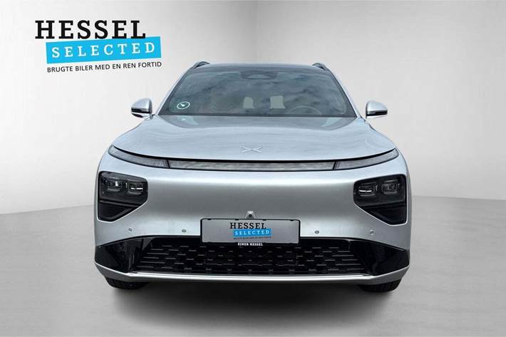 Sølv Xpeng G9 fra 2023