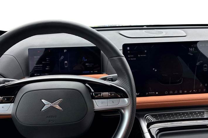 Sølv Xpeng G9 fra 2023