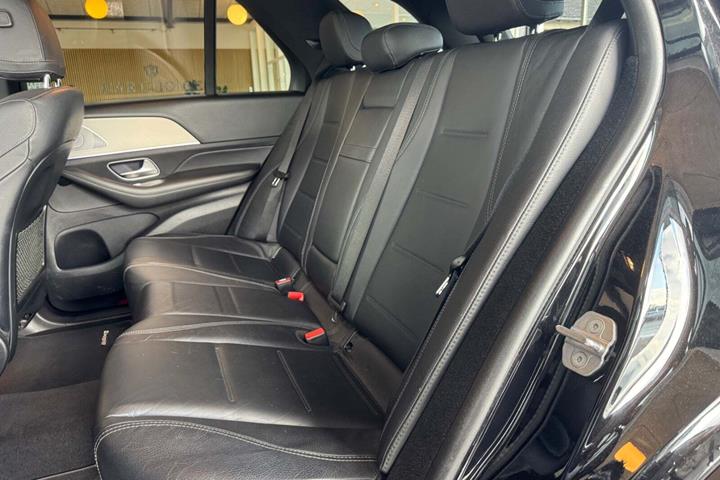 Sort Mercedes GLE450 fra 2020