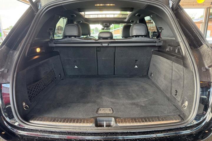 Sort Mercedes GLE450 fra 2020