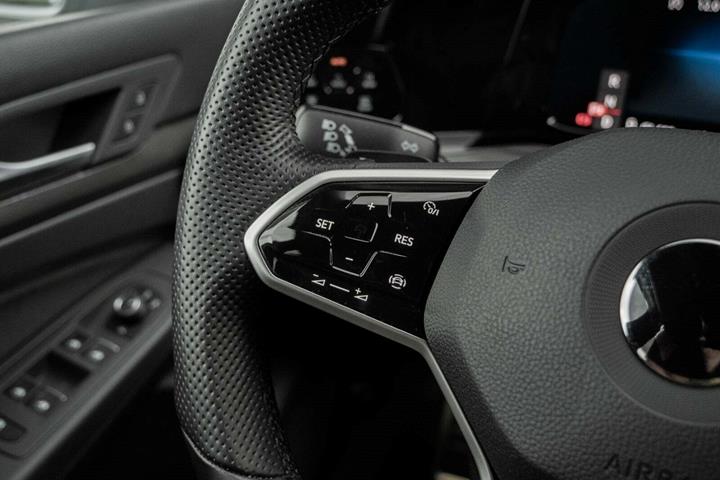 Hvid VW Golf VIII fra 2022