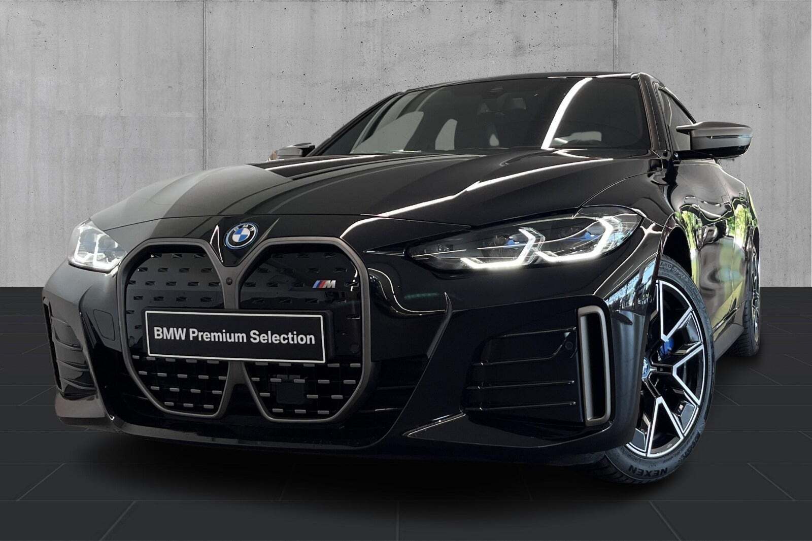 Sort BMW i4 fra 2024 set udefra