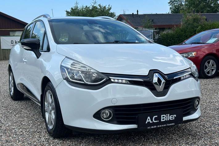 Hvid Renault Clio IV fra 2013 set udefra