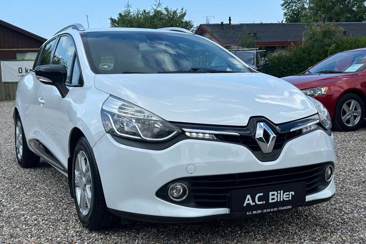 Hvid Renault Clio IV fra 2013 set udefra